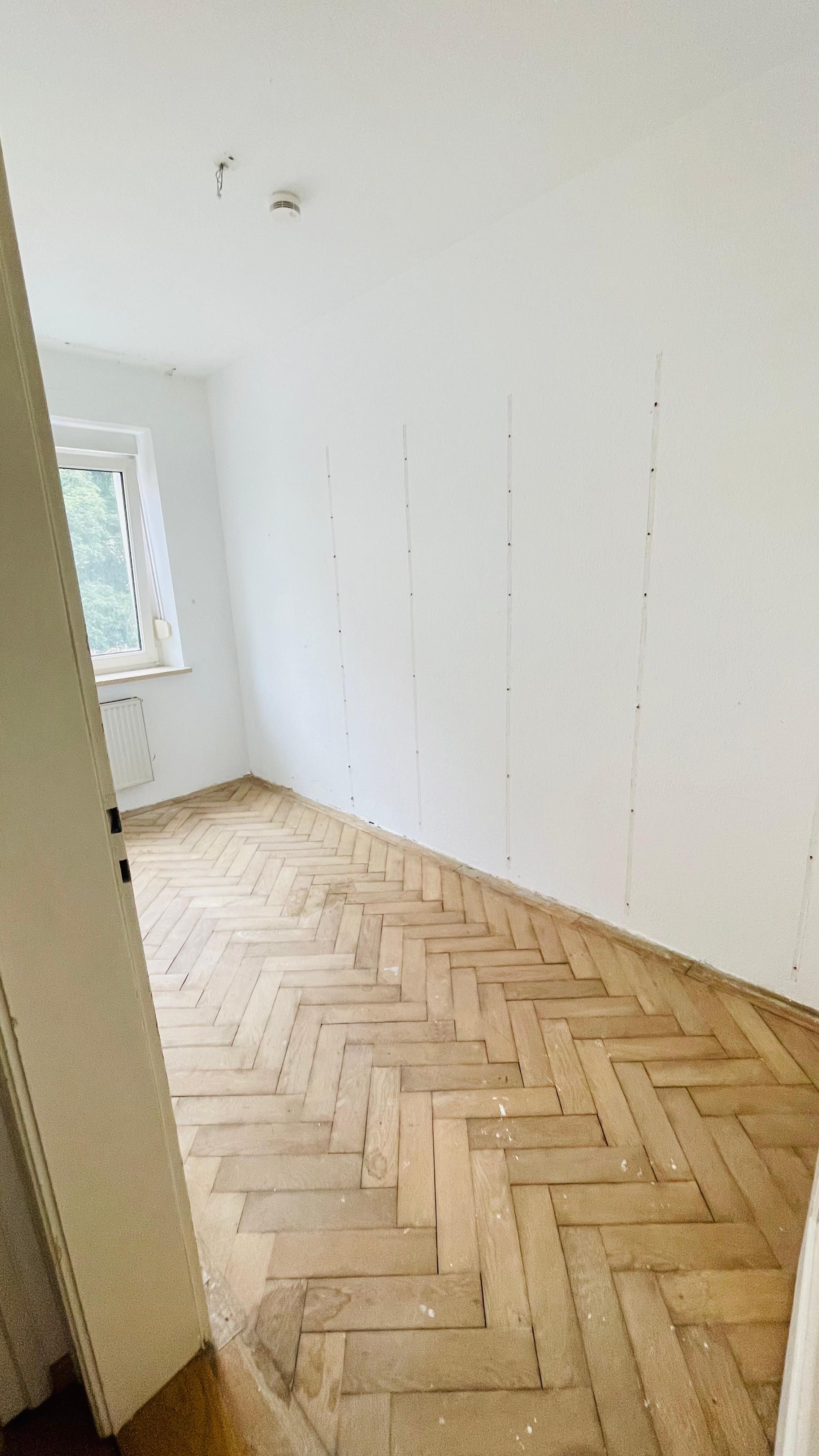 Raum vor der Entrümpelung - unordentlich